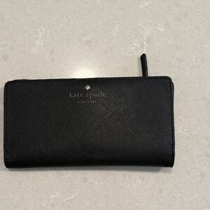 Kate Spade Black Wallet. In good working condition, just dirty.